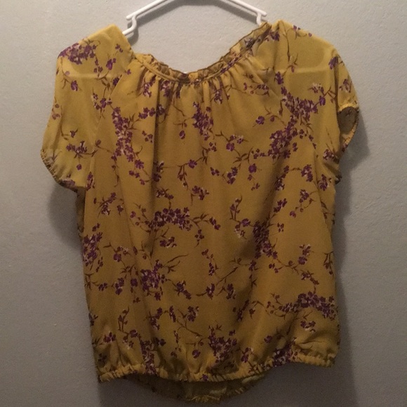 Olive sheet lined top with elastic bottom. - Picture 2 of 3